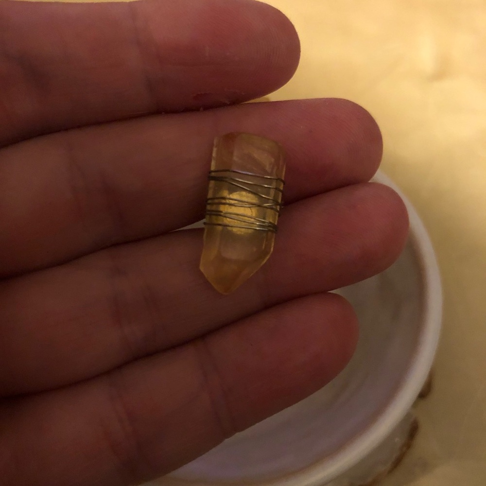 Rustic raw crystal earring - Picture 2 of 3